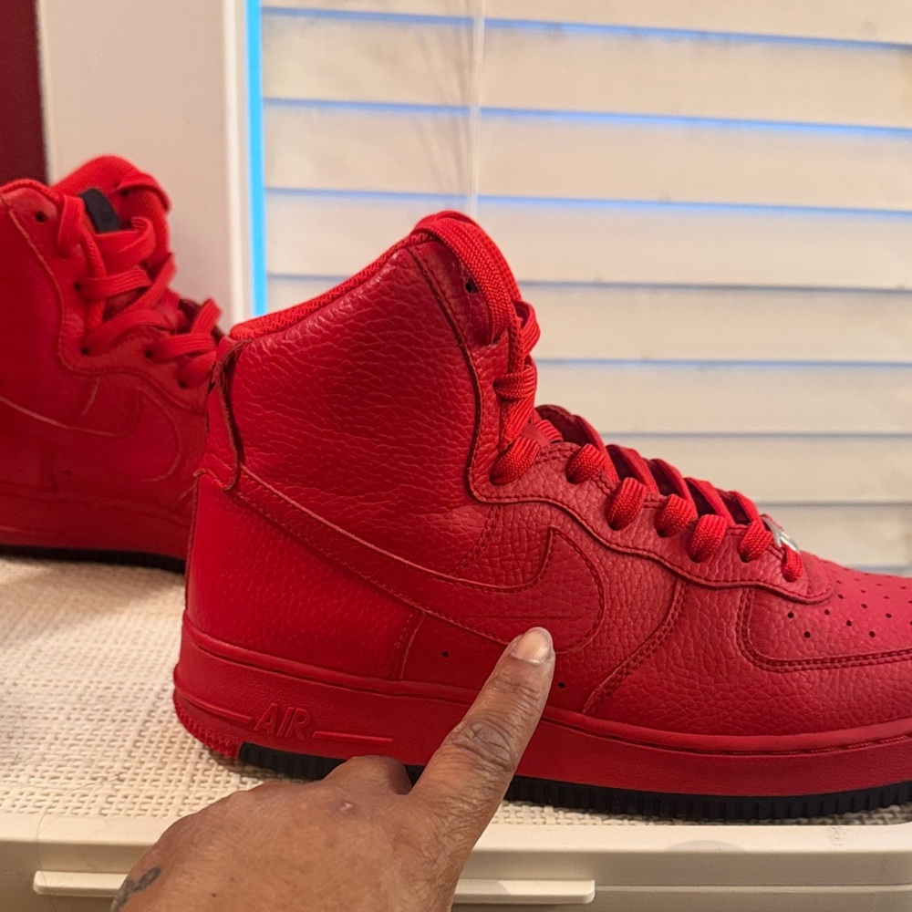 Nike Vibrant Red High-Top Sneakers - Picture 4 of 10